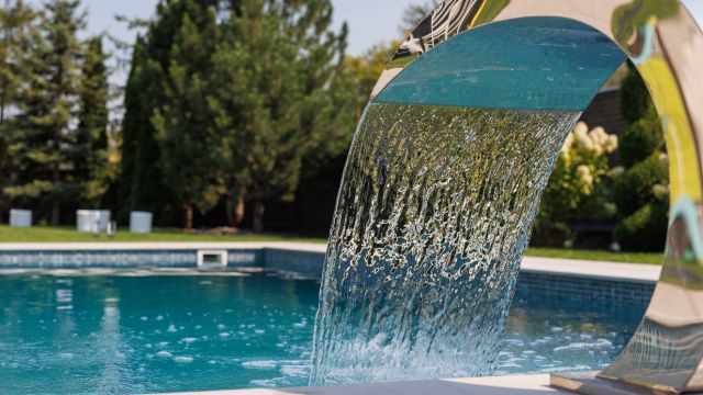 Must-Have Pool Features for Luxurious Pools