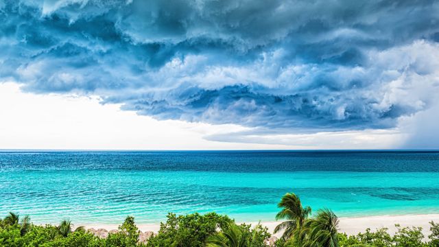 Getting Your Pool Ready for a Hurricane